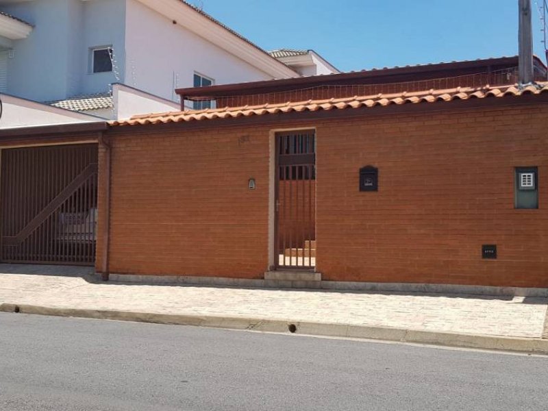 Casa à venda Jardim America com 207m² e 3 quartos por R$ 700.000 - 680657941-frente-casa.jpg