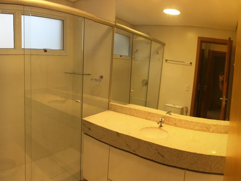 Apartamento à venda Subsetor Sul - 7 (S-7) com 75m² e 2 quartos por R$ 699.000 - 1872249461-6-banheiro-suite.JPG