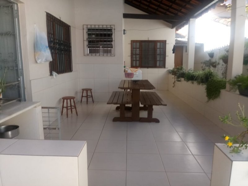 Casa à venda AREAL com 864m² e 4 quartos por R$ 700.000 - 2011724430-varanda-com-area-de-servico.jpeg