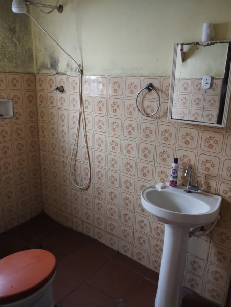 Casa à venda Jardim Rodolfo Pirani com 164m² e 3 quartos por R$ 450.000 - 2126153329-banheiro.jpeg