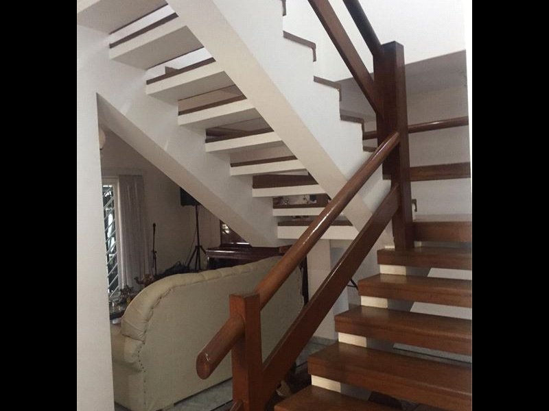Casa à venda Jardim Chapadão com 300m² e 3 quartos por R$ 750.000 - 1962512060-3-escada.jpg