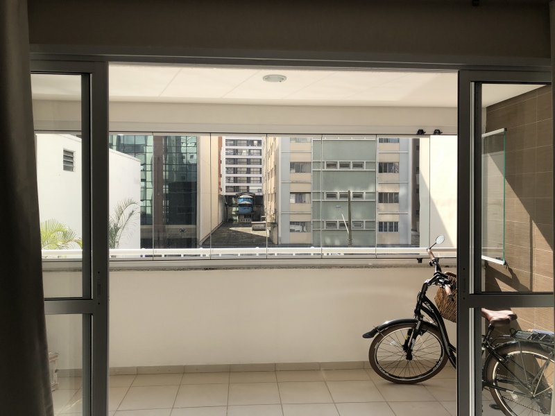Apartamento à venda Bela Vista com 35m² e 1 quarto por R$ 400.000 - 831610093-2o-imovel-varanda.jpg