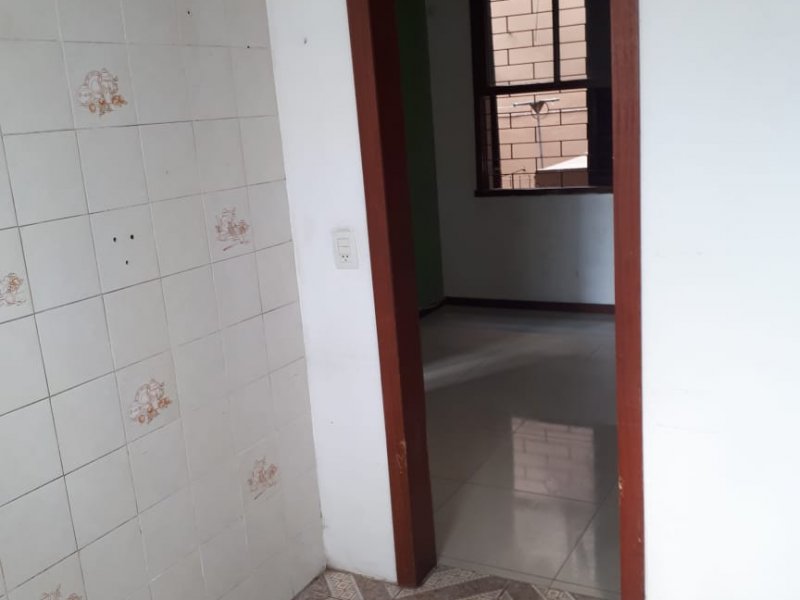 Apartamento à venda Rubem Berta com 52m² e 2 quartos por R$ 130.000 - 395644722-img-20181222-wa0042.jpg