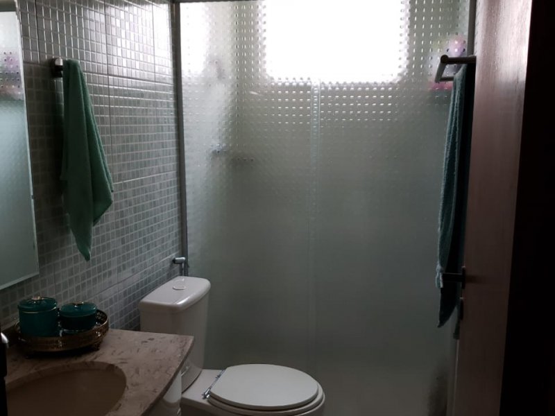 Apartamento à venda Jardim D'Abril com 57m² e 2 quartos por R$ 200.000 - 1074326758-banheiro1.jpeg