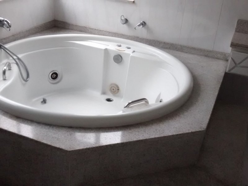 Apartamento à venda Bela Vista com 380m² e 5 quartos por R$ 3.980.000 - 1285965293-banheira-hidromassagem-jacuzzi-redonda-embutida-em-plataforma-de-marmore.jpg