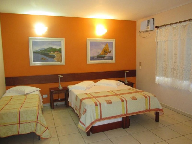 Comercial à venda Caborê com 1m² e  quartos por R$ 4.900.000 - 1058692244-quarto-quadruplo-terreo-vista-jardim-6.jpg