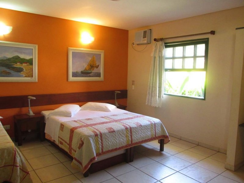 Comercial à venda Caborê com 1m² e  quartos por R$ 4.900.000 - 1438044635-quarto-quadruplo-terreo-vista-jardim-1.jpg