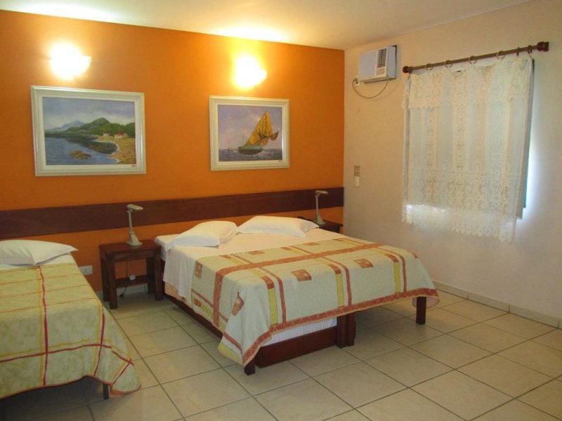 Comercial à venda Caborê com 1m² e  quartos por R$ 4.900.000 - 451482758-quarto-quadruplo-terreo-vista-jardim-3.jpg