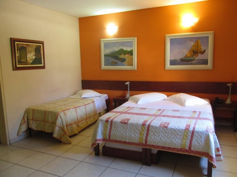 Comercial à venda Caborê com 1m² e  quartos por R$ 4.900.000 - 78218043-quarto-quadruplo-terreo-vista-jardim-2.jpg