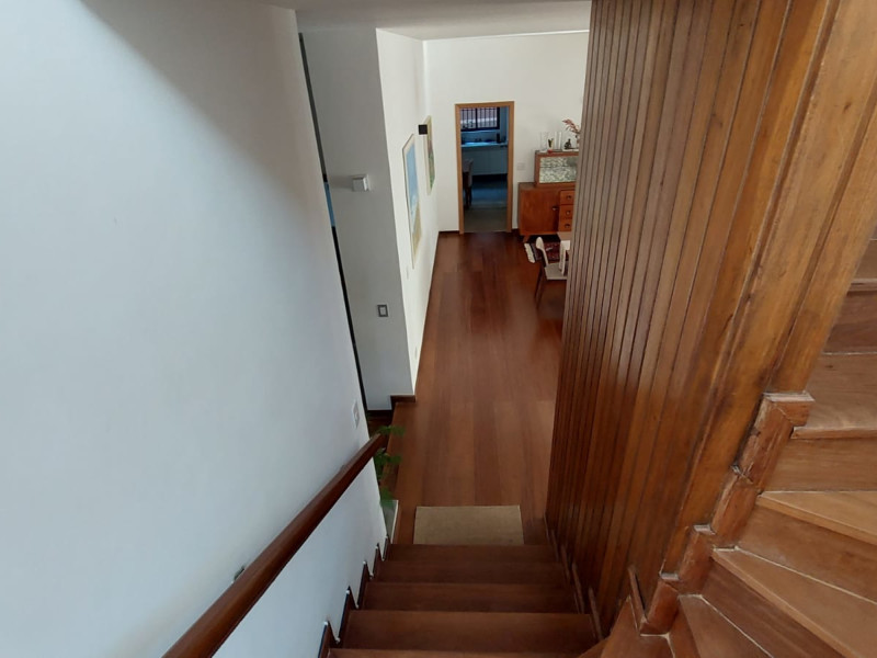 Casa à venda Real Parque com 420m² e 5 quartos por R$ 3.800.000 - escada.jpg