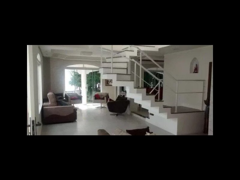 Cobertura à venda Ribeirão da Ilha com 2000m² e 5 quartos por R$ 2.500.000 - 534288449-sala-casa-ribeirao.jpg