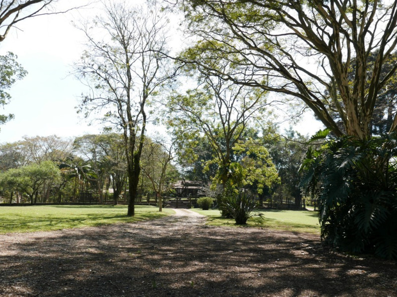 Casa de condomínio à venda Praia Azul com 634m² e 4 quartos por R$ 2.400.000 - driveway.jpg