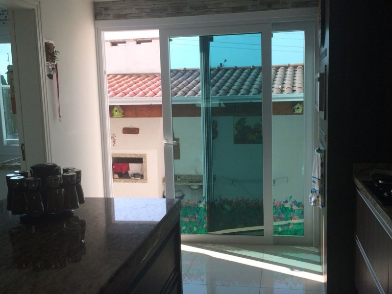 Casa de condomínio à venda Alto Petrópolis com 210m² e 3 quartos por R$ 590.000 - 1461428383-porta-de-saida-para-os-fundos.jpeg