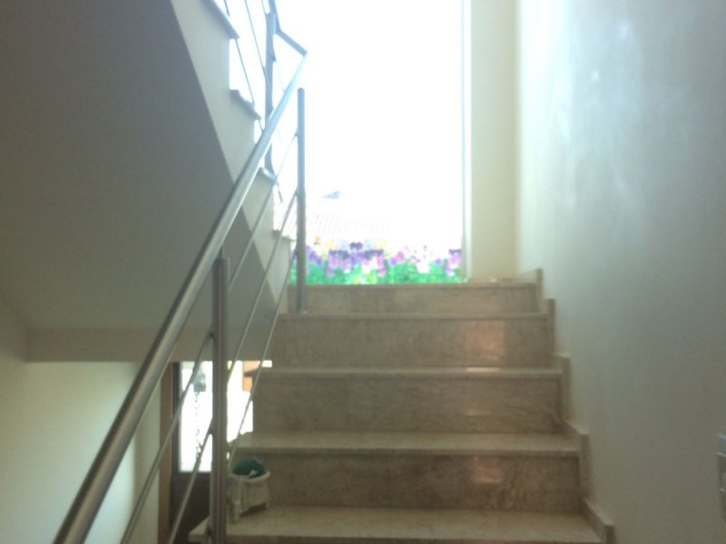 Casa de condomínio à venda Alto Petrópolis com 210m² e 3 quartos por R$ 590.000 - 950707174-escada-para-os-quartos.jpeg