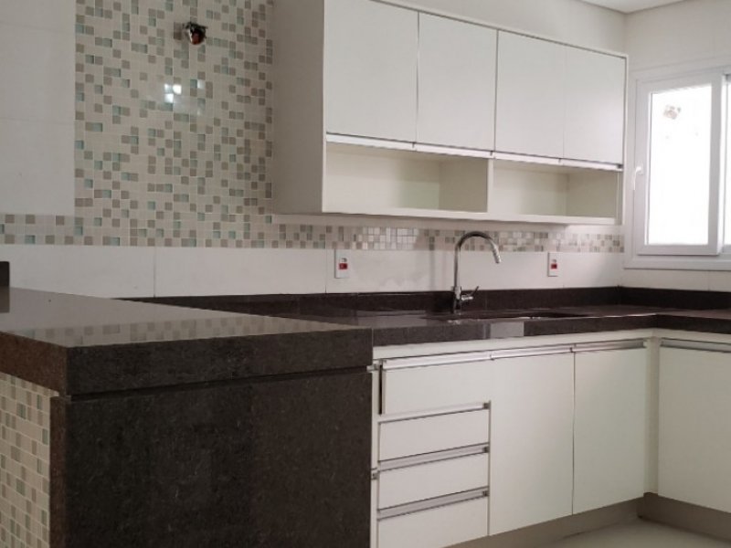 Casa de condomínio à venda Bairro das Palmeiras com 529m² e 3 quartos por R$ 1.590.000 - 1809663932-983553bc-6f7d-468a-ade4-179c85ed5d29.jpeg