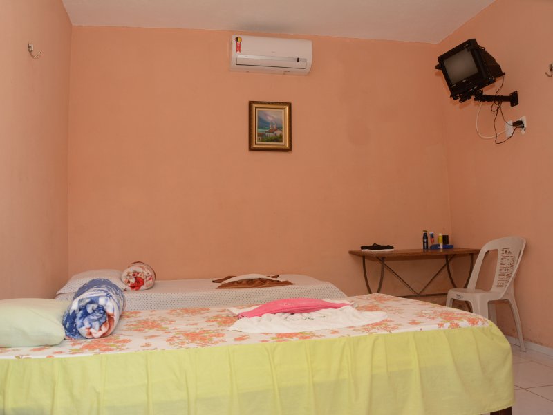 Casa à venda Parque Santo antonio com 5000m² e 19 quartos por R$ 3.000.000 - 1195838008-50.JPG