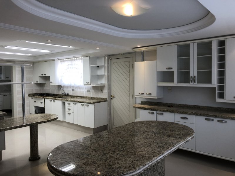 imóvel com 605m² - Jardim das Américas - Curitiba