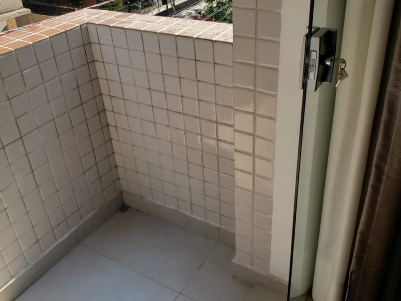Apartamento à venda Centro com 68m² e 2 quartos por R$ 290.000 - 1331676931-sacada5.jpg