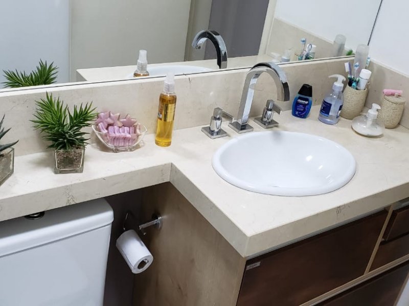 Apartamento à venda Centro com 68m² e 2 quartos por R$ 290.000 - 193034938-banheiro2.jpeg