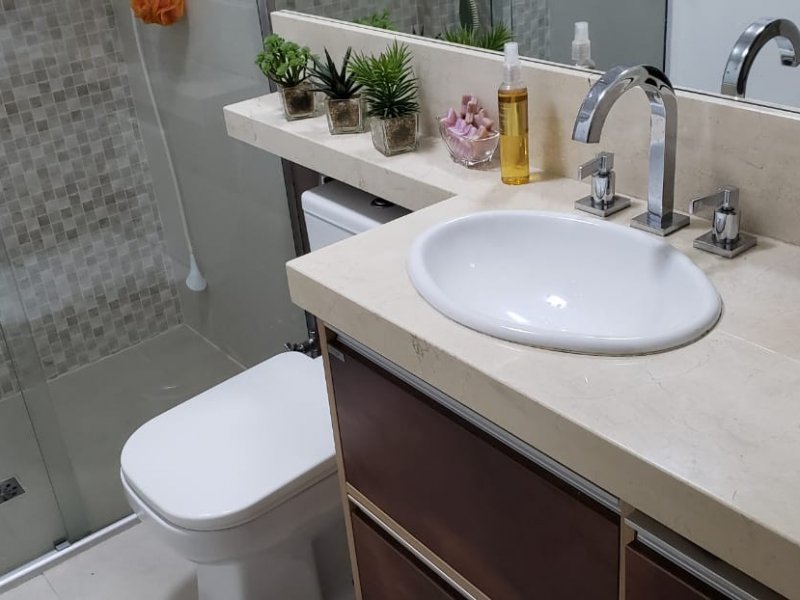 Apartamento à venda Centro com 68m² e 2 quartos por R$ 290.000 - 259731617-banheiro3.jpeg