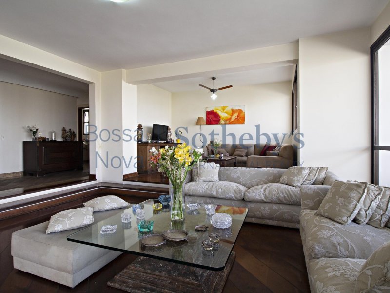 Apartamento à venda Vila Morumbi com 297m² e 4 quartos por R$ 1.800.000 - 965098731-living-geral-camillo-nader.jpg