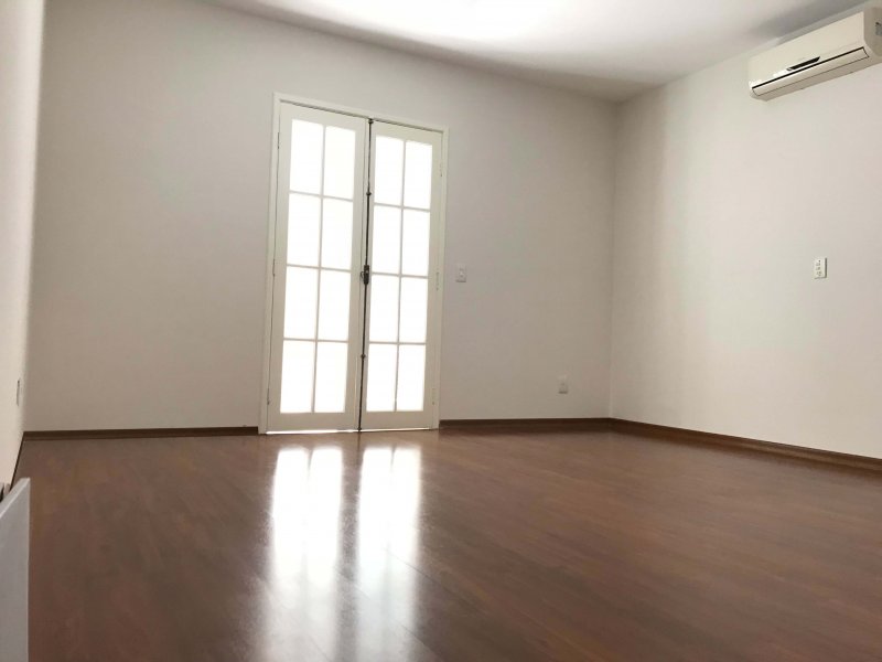 Casa à venda Vila Lageado com 180m² e 3 quartos por R$ 850.000 - 1374155176-casa-jaguare-quarto1.jpg