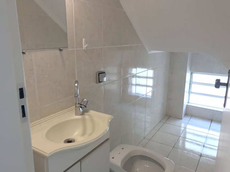 Casa à venda Vila Lageado com 180m² e 3 quartos por R$ 850.000 - 1658175284-casa-jaguare-lavabo.jpg