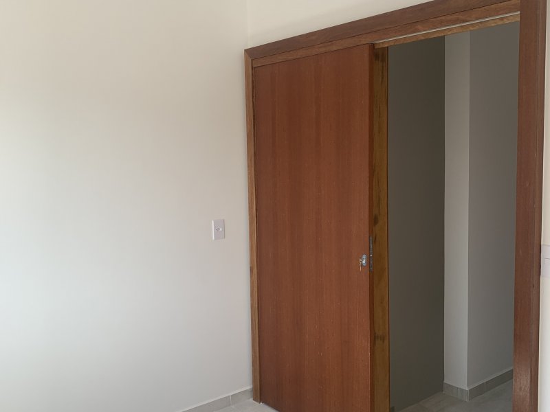 Casa à venda Centro com 65m² e 2 quartos por R$ 175.000 - 1802063324-quarto-fundos-2-andar-vista-janela-01.JPG