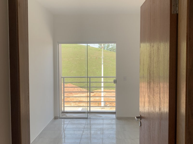 Casa à venda Centro com 65m² e 2 quartos por R$ 175.000 - 1958120098-quarto-frente-2-andar-vista-porta.JPG