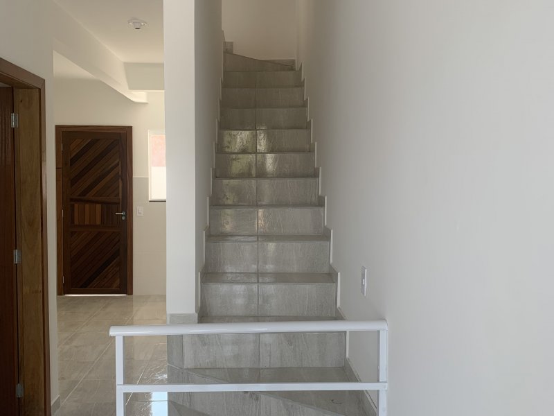 Casa à venda Centro com 65m² e 2 quartos por R$ 175.000 - 2073656977-escada.JPG