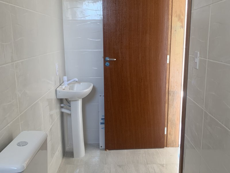 Casa à venda Centro com 65m² e 2 quartos por R$ 175.000 - 42073015-banheiro-2-andar-02.JPG