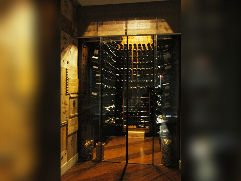 Apartamento à venda Jardins com 300m² e 3 quartos por R$ 3.200.000 - adega-de-casa.jpg