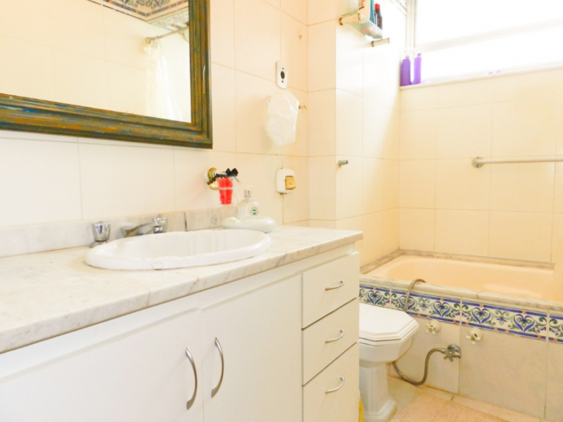 Apartamento à venda Moinhos de Vento com 110m² e 3 quartos por R$ 630.000 - 744742255-banheiro.png