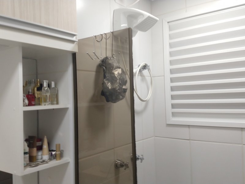 Apartamento à venda Km 18 com 53m² e 2 quartos por R$ 370.000 - 692781853-banheirosuite1.jpg