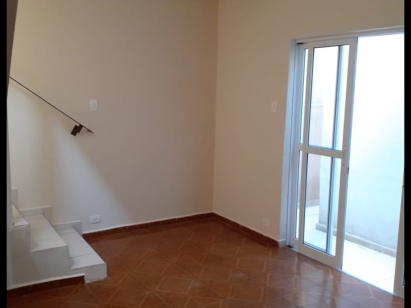 Casa à venda Perdizes com 196m² e 4 quartos por R$ 900.000 - 1401759627-sala-e-escada-casa-2.jpg
