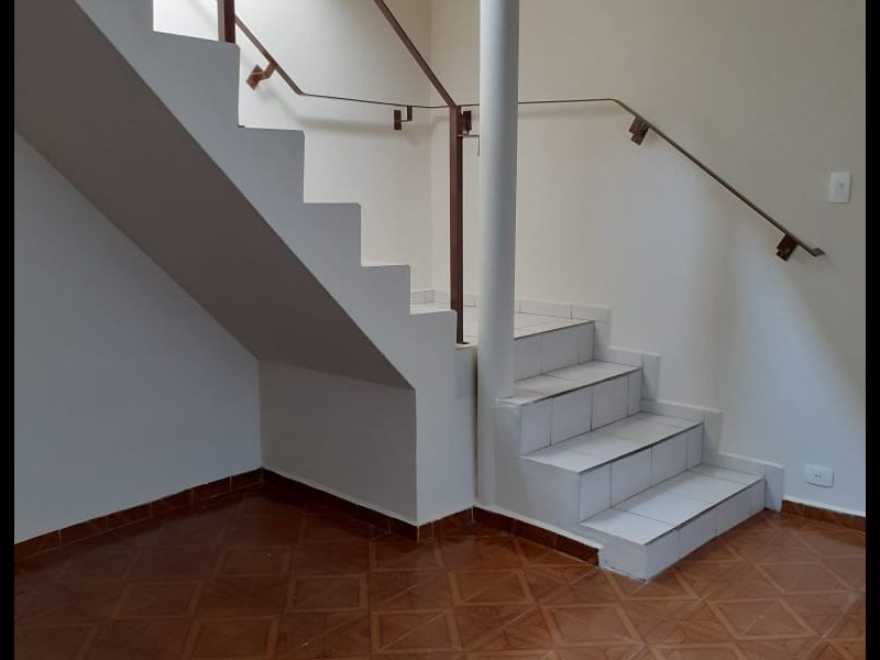 Casa à venda Perdizes com 196m² e 4 quartos por R$ 900.000 - 1877041200-escada-casa-2.jpg