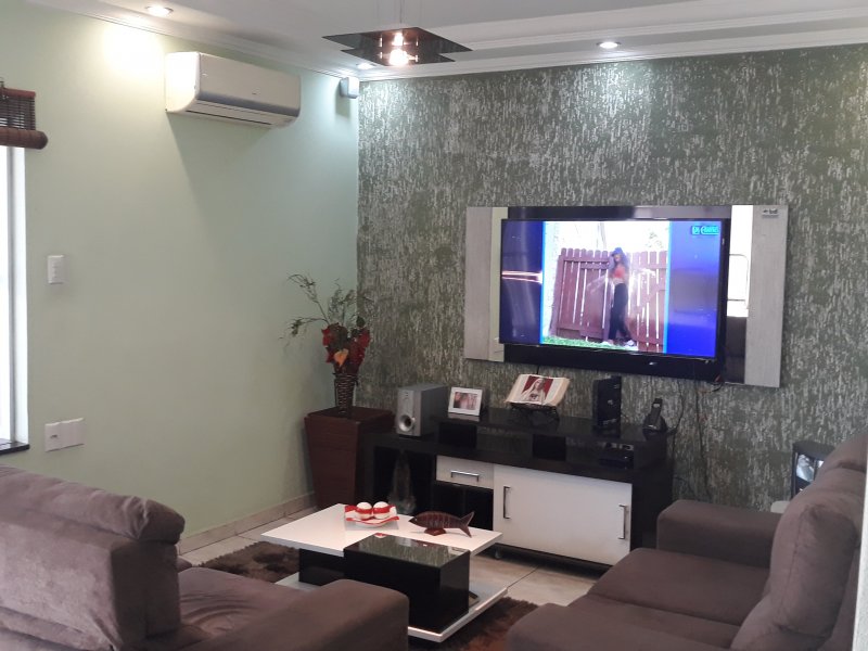 Casa à venda Wanel Ville com 228m² e 3 quartos por R$ 380.000 - 1559782507-2-sala.jpg