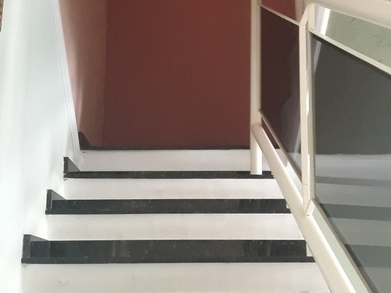 Casa à venda Wanel Ville com 228m² e 3 quartos por R$ 380.000 - 388832337-9-escada-inferior.jpg