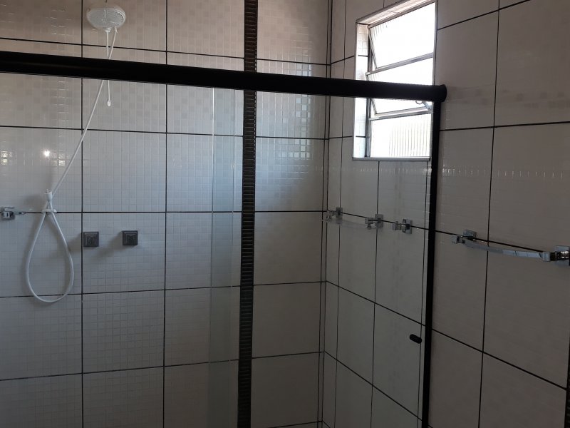 Casa à venda Wanel Ville com 228m² e 3 quartos por R$ 380.000 - 773577131-14-banheiro-swit-1.jpg