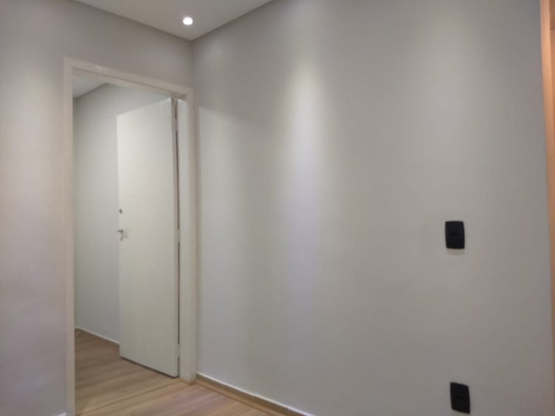 Comercial à venda Centro com 30m² e  quartos por R$ 105.000 - 2031066750-sala-comercial-centro-taubate-13.jpg