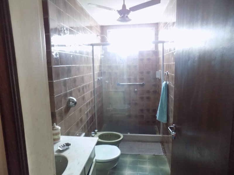 Apartamento à venda Tijuca com 100m² e 4 quartos por R$ 650.000 - 388985451-banheirosuite1.jpg