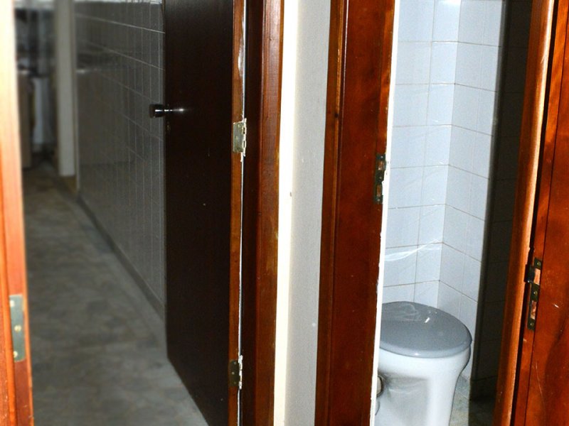 Apartamento à venda Centro com 154m² e 2 quartos por R$ 650.000 - 1260106425-banheiro-corredor.jpg