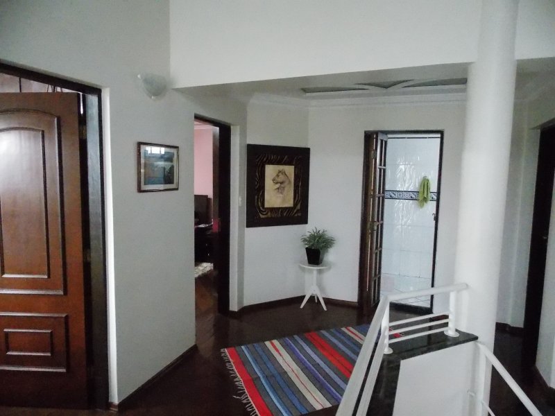 Casa à venda Jardim São Caetano com 280m² e 3 quartos por R$ 1.750.000 - 1929687027-hallquartos2.jpg
