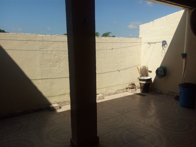 Casa de condomínio à venda Wanel Ville com 68m² e 3 quartos por R$ 299.000 - 1628246186-quintal-7.jpg