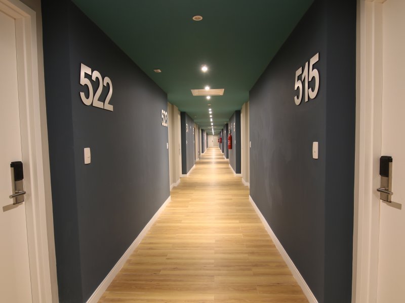 Flat à venda São Bento com 21m² e 1 quarto por R$ 290.000 - 1015322305-img-6586corredor5andar.jpg