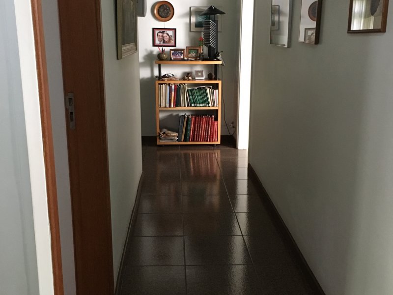 Casa à venda Jardim Aeroporto com 200m² e 3 quartos por R$ 900.000 - 1228715181-corredor-1.jpg