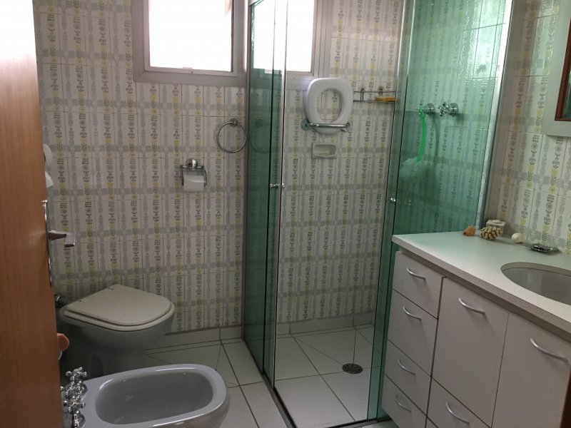 Casa à venda Jardim Aeroporto com 200m² e 3 quartos por R$ 900.000 - 1940620341-banheiro.jpg