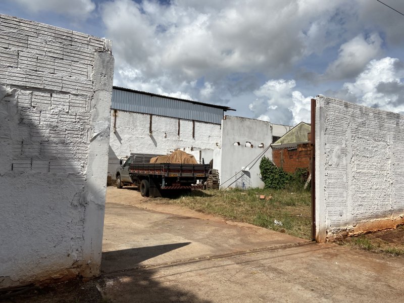 Terreno à venda Cel. Antonino com 320m² e 1 quarto por R$ 250.000 - 1729789529-c199958a-90f0-45cb-9a26-82e3bc4d16cb.jpeg