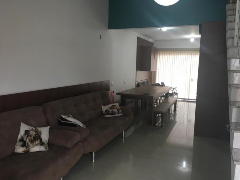 Casa à venda Centro com 180m² e 3 quartos por R$ 700.000 - 1764199525-f4e21b09-b1a7-4fb5-b850-c5b7e03a5b8a.jpeg