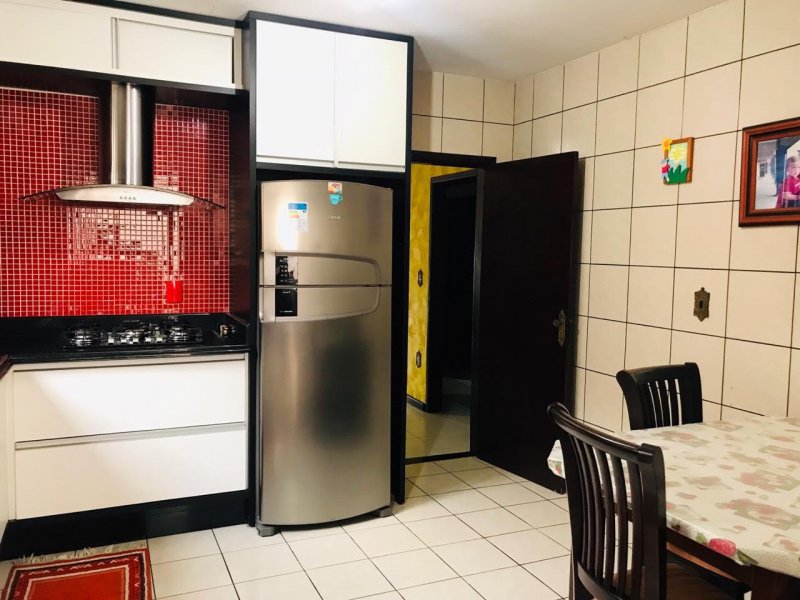 Casa à venda Saguaçu com 310m² e 4 quartos por R$ 920.000 - 142733649-foto-casa-n.jpg